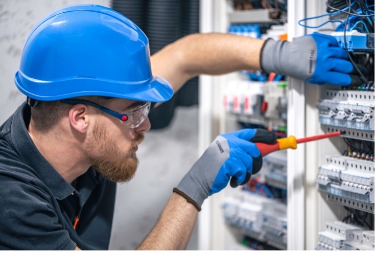 benefits-of-becoming-an-electrician